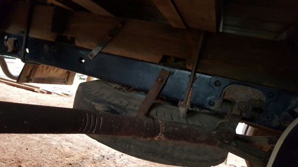 รถฮีโน่ 6 ล้อ หลังถนน FB 120 แรงม้า. ปี 38    สนใจติดต่อ 081 - 6079515