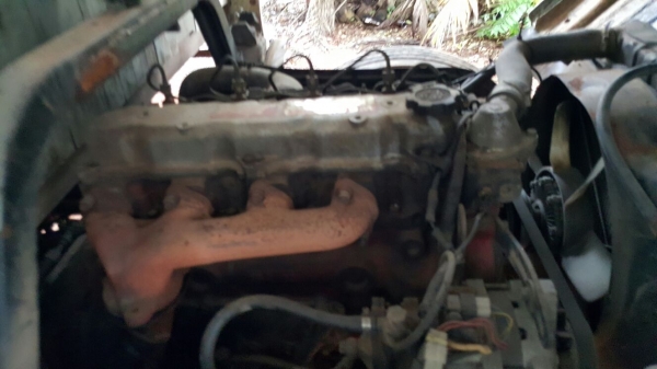 รถฮีโน่ 6 ล้อ หลังถนน FB 120 แรงม้า. ปี 38    สนใจติดต่อ 081 - 6079515