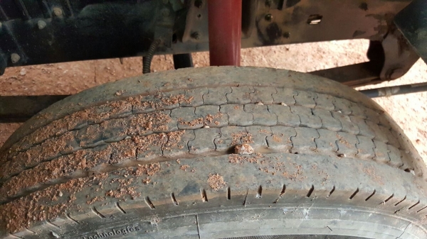 รถฮีโน่ 6 ล้อ หลังถนน FB 120 แรงม้า. ปี 38    สนใจติดต่อ 081 - 6079515