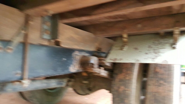 รถฮีโน่ 6 ล้อ หลังถนน FB 120 แรงม้า. ปี 38    สนใจติดต่อ 081 - 6079515