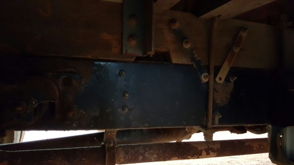 รถฮีโน่ 6 ล้อ หลังถนน FB 120 แรงม้า. ปี 38    สนใจติดต่อ 081 - 6079515