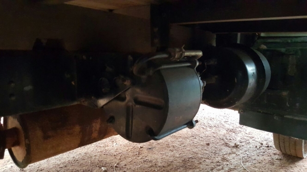 รถฮีโน่ 6 ล้อ หลังถนน FB 120 แรงม้า. ปี 38    สนใจติดต่อ 081 - 6079515