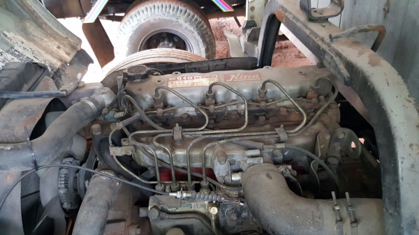 รถฮีโน่ 6 ล้อ หลังถนน FB 120 แรงม้า. ปี 38    สนใจติดต่อ 081 - 6079515