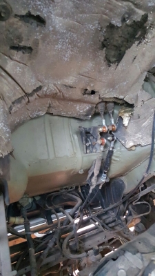 รถฮีโน่ 6 ล้อ หลังถนน FB 120 แรงม้า. ปี 38    สนใจติดต่อ 081 - 6079515