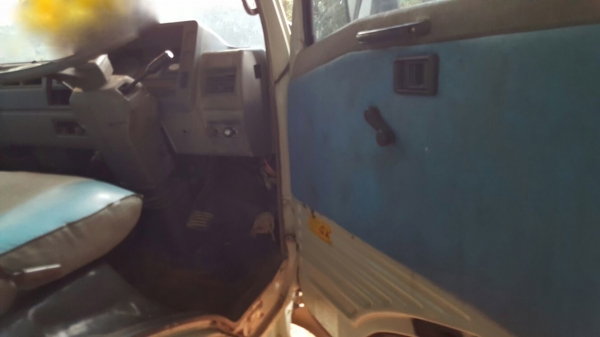 รถฮีโน่ 6 ล้อ หลังถนน FB 120 แรงม้า. ปี 38    สนใจติดต่อ 081 - 6079515