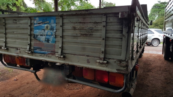 รถฮีโน่ 6 ล้อ หลังถนน FB 120 แรงม้า. ปี 38    สนใจติดต่อ 081 - 6079515