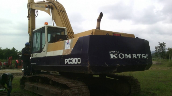ขายรถแบคโฮPC300-5ติดละบบหัวเจาะมีเล่มทะเบืยน12000ชัวโมง