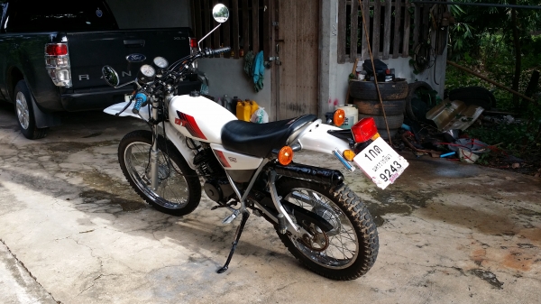 ขาย dt125 mx สีขาวตรงเล่ม รหัส 2no ทะเบียนเต็ม พร้อมโอน รถชื่อผมเอง ราคา 28,000 บาท ขาย dt125 mx สีขาวตรงเล่ม รหัส 2no ทะเบียนเต็ม พร้อมโอน รถชื่อผมเอง ราคา 28,000 บาท