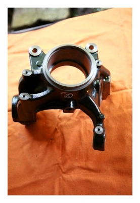 ชิ้นส่วนช่วงล่างหน้าซ้าย BMW ใหม่ค้างสต็อก สําหรับยึดเพลาหน้า