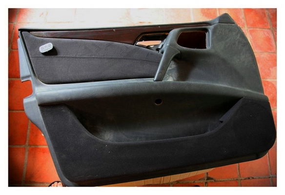 แผงประตูหน้าซ้าย Benz E class W210 สีดำ