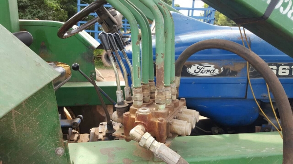 ขายรถไถ FORD 5000 T3 ติดคีบอวยชัยแทรคเตอร์ เอกสารเล่มทะเบียนครบ รถพร้อมใช้เครื่องดี ราคาต่อรองได้ครับ ขายรถไถ FORD 5000 T3 ติดคีบอวยชัยแทรคเตอร์ เอกสารเล่มทะเบียนครบ รถพร้อมใช้เครื่องดี ราคาต่อรองได้ครับ