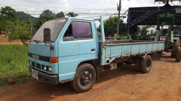 ขาย 6 ล้อ ISUZU NKR เครื่อง 4BE1 110 แรงม้า คัสซีสวย ทะเบียนพร้อม ราคาต่อรองได้