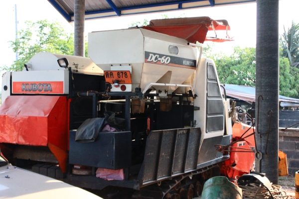 ขายด่วนรถเกี่ยวนวดข้าว DC-60-PLUS