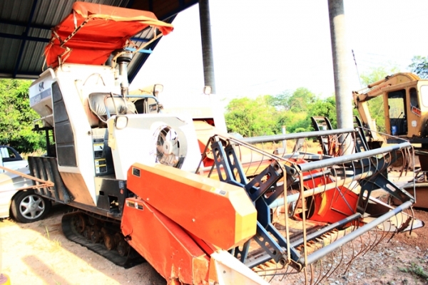 ขายด่วนรถเกี่ยวนวดข้าว DC-60-PLUS ขายด่วนรถเกี่ยวนวดข้าว DC-60-PLUS