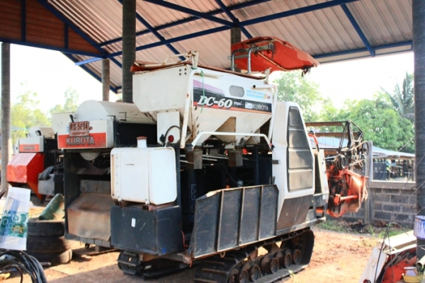 ขายด่วนรถเกี่ยวนวดข้าว DC-60-PLUS ขายด่วนรถเกี่ยวนวดข้าว DC-60-PLUS