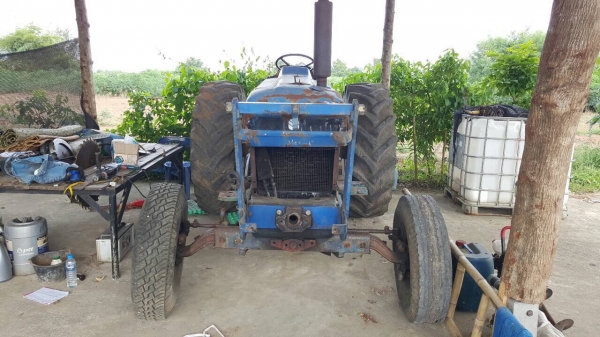 ขายรถไถ FORD 6610 เสื้อลาย พร้อมคีบอ้อยขาคู่ เอกสารเล่มทะเบียนครบ พร้อมอุปกรณ์ผานดันหน้า และผาน 6