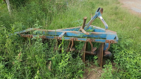 ขายรถไถ FORD 6610 เสื้อลาย พร้อมคีบอ้อยขาคู่ เอกสารเล่มทะเบียนครบ พร้อมอุปกรณ์ผานดันหน้า และผาน 6