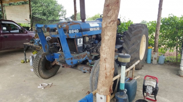 ขายรถไถ FORD 6610 เสื้อลาย พร้อมคีบอ้อยขาคู่ เอกสารเล่มทะเบียนครบ พร้อมอุปกรณ์ผานดันหน้า และผาน 6