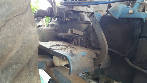 ขายรถไถ FORD 6610 เสื้อลาย พร้อมคีบอ้อยขาคู่ เอกสารเล่มทะเบียนครบ พร้อมอุปกรณ์ผานดันหน้า และผาน 6