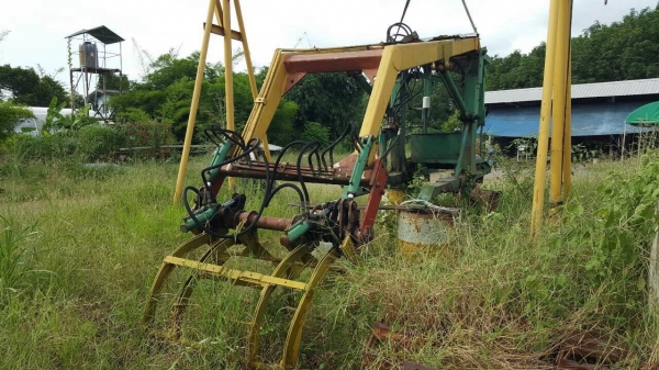 ขายรถไถ FORD 6610 เสื้อลาย พร้อมคีบอ้อยขาคู่ เอกสารเล่มทะเบียนครบ พร้อมอุปกรณ์ผานดันหน้า และผาน 6