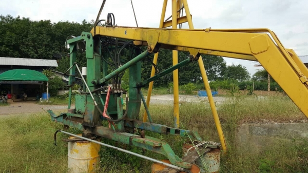 ขายรถไถ FORD 6610 เสื้อลาย พร้อมคีบอ้อยขาคู่ เอกสารเล่มทะเบียนครบ พร้อมอุปกรณ์ผานดันหน้า และผาน 6