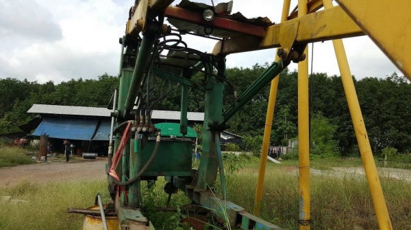 ขายรถไถ FORD 6610 เสื้อลาย พร้อมคีบอ้อยขาคู่ เอกสารเล่มทะเบียนครบ พร้อมอุปกรณ์ผานดันหน้า และผาน 6