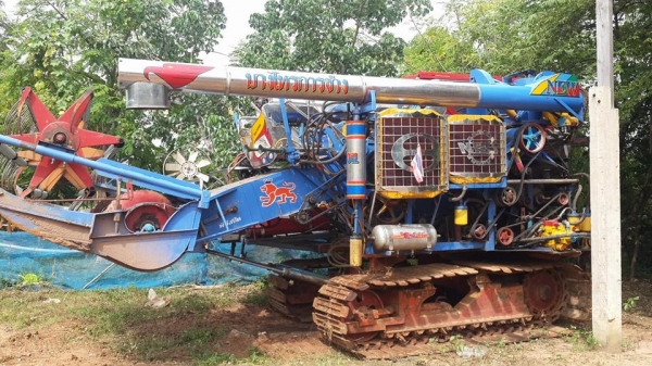 ขายรถเกี่ยวข้าวบางไทรHINO JO8C 260 เทอร์โบว์ สภาพเดิมใช้งานน้อยลงนาปี รถอีสาน ตู้ดี เครื่องแน่น ตู้แสตนเลสเดิมโรงงาน ไดกิ้น23 12HT