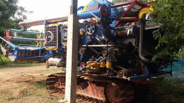 ขายรถเกี่ยวข้าวบางไทรHINO JO8C 260 เทอร์โบว์ สภาพเดิมใช้งานน้อยลงนาปี รถอีสาน ตู้ดี เครื่องแน่น ตู้แสตนเลสเดิมโรงงาน ไดกิ้น23 12HT