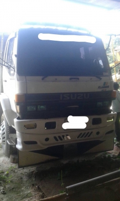 สิบล้อดั้มอีสุสุ นางฟ้า  240  แรงม้า 2 เพลา รถห้างแท้  พร้อมใช้งาน   เล่มติดมือ