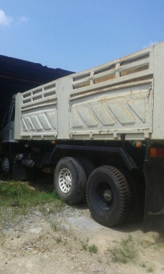 สิบล้อดั้มอีสุสุ นางฟ้า  240  แรงม้า 2 เพลา รถห้างแท้  พร้อมใช้งาน   เล่มติดมือ