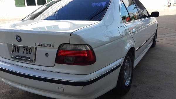 สีขาวมุก รถเดิม พร้อมใช้งาน ปี 2001 สีขาวมุก รถเดิม พร้อมใช้งาน ปี 2001