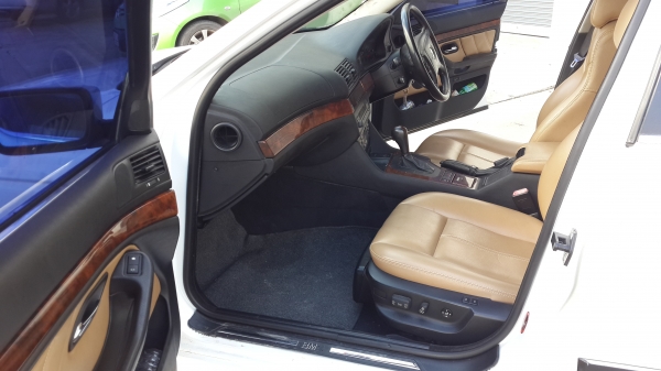 สีขาวมุก รถเดิม พร้อมใช้งาน ปี 2001 สีขาวมุก รถเดิม พร้อมใช้งาน ปี 2001