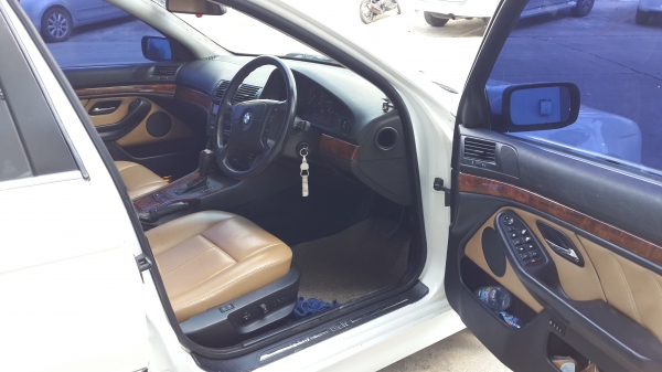 สีขาวมุก รถเดิม พร้อมใช้งาน ปี 2001 สีขาวมุก รถเดิม พร้อมใช้งาน ปี 2001