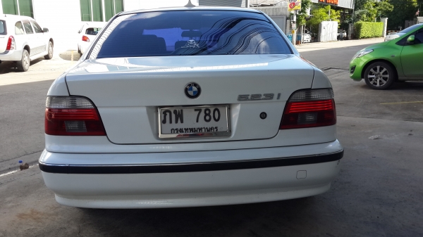 สีขาวมุก รถเดิม พร้อมใช้งาน ปี 2001 สีขาวมุก รถเดิม พร้อมใช้งาน ปี 2001