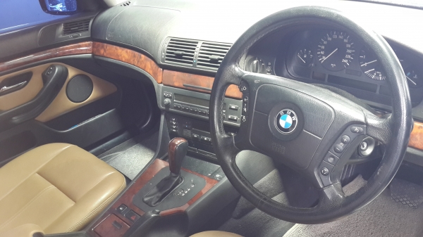 สีขาวมุก รถเดิม พร้อมใช้งาน ปี 2001 สีขาวมุก รถเดิม พร้อมใช้งาน ปี 2001