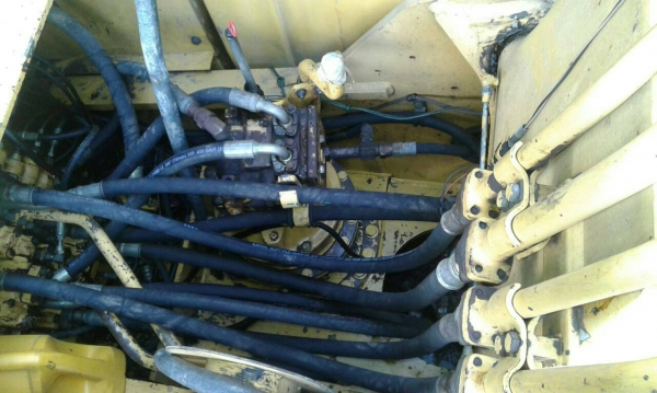 ขายรถแบคโฮ KOMATSU PC200-8 เอกสารอินวอย ระบบไฟเต็ม ราคา 1400000