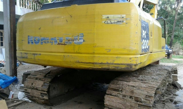 ขายรถแบคโฮ KOMATSU PC200-8 เอกสารอินวอย ระบบไฟเต็ม ราคา 1400000