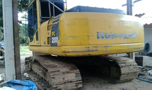ขายรถแบคโฮ KOMATSU PC200-8 เอกสารอินวอย ระบบไฟเต็ม ราคา 1400000