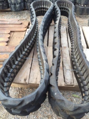 ขายแทรคยาง ใช้กับ รถขุด HITACHI EX30 นำเข้าจากญี่ปุ่น ติดต่อ 081-2990958/089-8368497 (เจ้าของขายเอง)