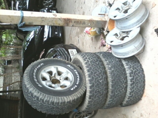 ขายล้อแม็ก พร้อมยาง ขอบ15 ยาง31 4ล้อ ขายล้อแม็ก พร้อมยาง ขอบ15 ยาง31 4ล้อ