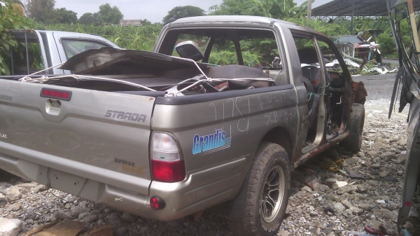 ขายซากรถสตาด้า4ประตูพร้อมเล่มทะเบียนถุก