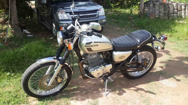 ขาย Honda Cl 400 สภาพสวยๆพร้อมใช้ เอกสาร inv ครบครับ