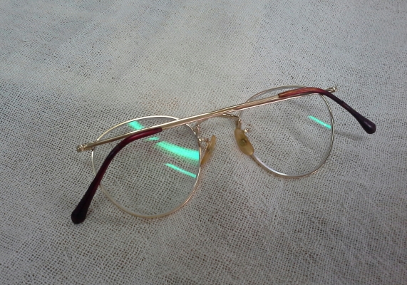 แว่นตาแห่งตำนาน ALGHA 20/JOHN LENNON made in England