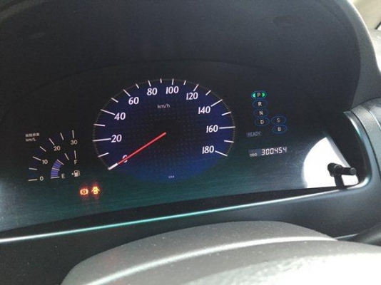 ขายรถ Toyota Alphard Hybrid สีขาว