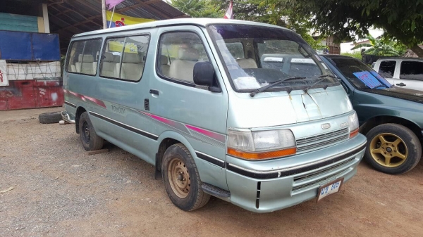ขายรถตู้ TOYOTA ปี 35 เครื่องดี เบาะครบ แอร์เย็น ทะเบียนพร้อม