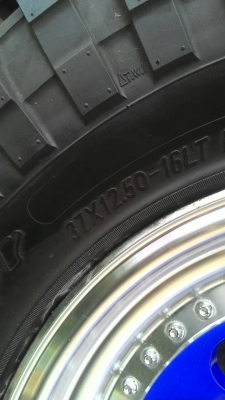 ขาย ยาง 37พร้อมล้อ RAGUNA 16x8 ลบ20 ขาย ยาง 37พร้อมล้อ RAGUNA 16x8 ลบ20