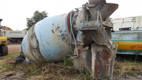 ขายชุดโม่ปูน 5 คิว สภาพพร้อมใช้งาน ยกลงจาก 10 ล้อ NISSAN UD อุปกรณ์มีครบ ราคาคุยกันได้ครับ