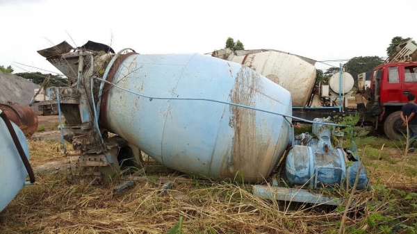 ขายชุดโม่ปูน 5 คิว สภาพพร้อมใช้งาน ยกลงจาก 10 ล้อ NISSAN UD อุปกรณ์มีครบ ราคาคุยกันได้ครับ
