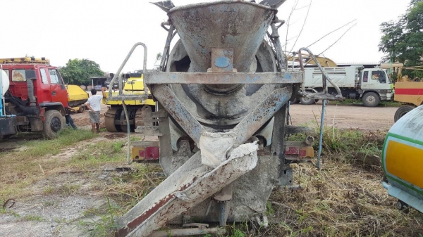 ขายชุดโม่ปูน 5 คิว สภาพพร้อมใช้งาน ยกลงจาก 10 ล้อ NISSAN UD อุปกรณ์มีครบ ราคาคุยกันได้ครับ