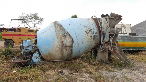 ขายชุดโม่ปูน 5 คิว สภาพพร้อมใช้งาน ยกลงจาก 10 ล้อ NISSAN UD อุปกรณ์มีครบ ราคาคุยกันได้ครับ